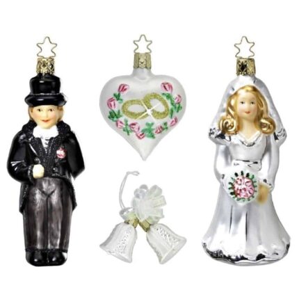 Chirtsbaumschmuck, Christbaumanhänger. Braut und Bräutigam. Herz bemalt. Hochzeitsglocken