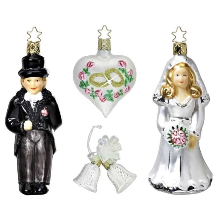 Chirtsbaumschmuck, Christbaumanhänger. Braut und Bräutigam. Herz bemalt. Hochzeitsglocken
