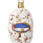 Weihnachtsbaumornament in Form eines Christstollens