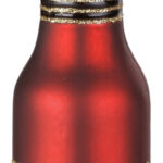 Weihnachtsbaumornament in Form einer roten Glühweinflasche