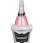 Weihnachtsbaumornament in Form einer rosanen Champagnerflasche im silbernen Kühler