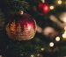 weihnachtsbaum-online-kaufen-geschmueckter-ast